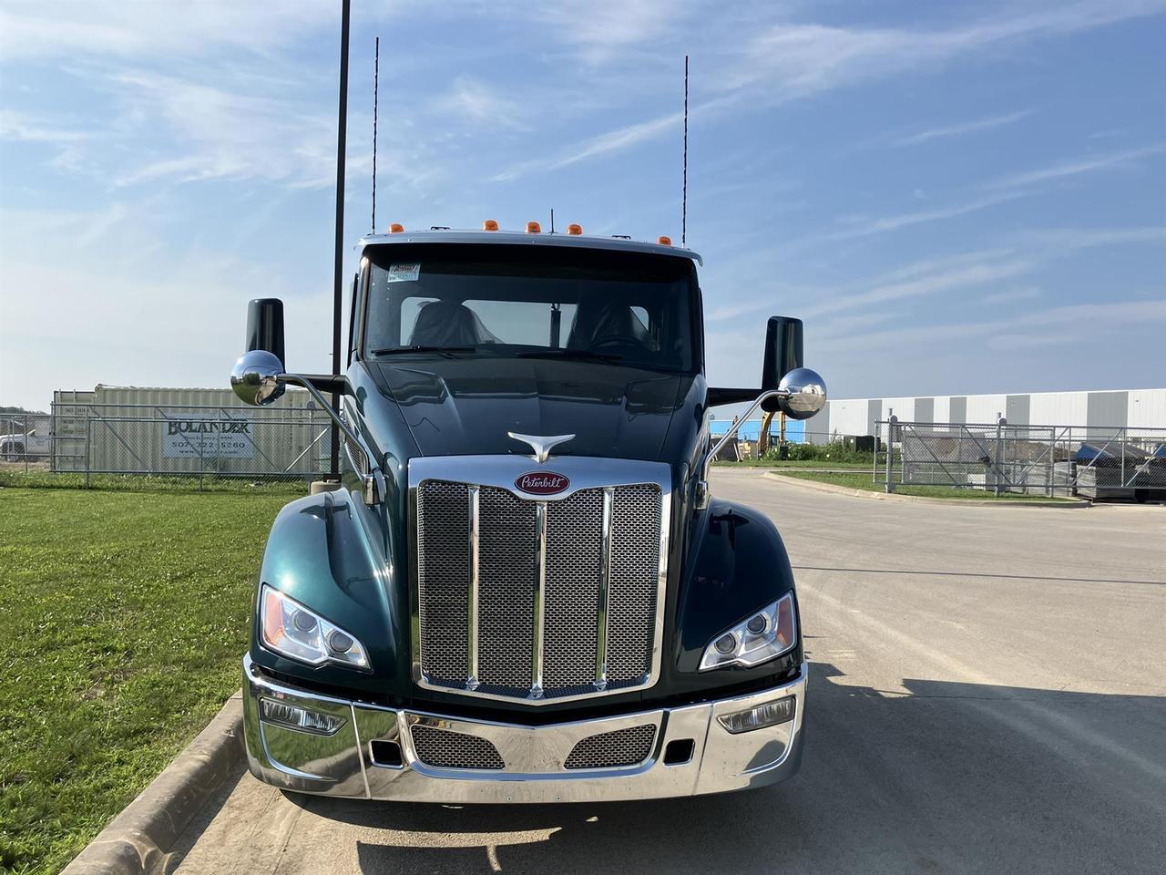2023 Peterbilt 579 Rochester MN