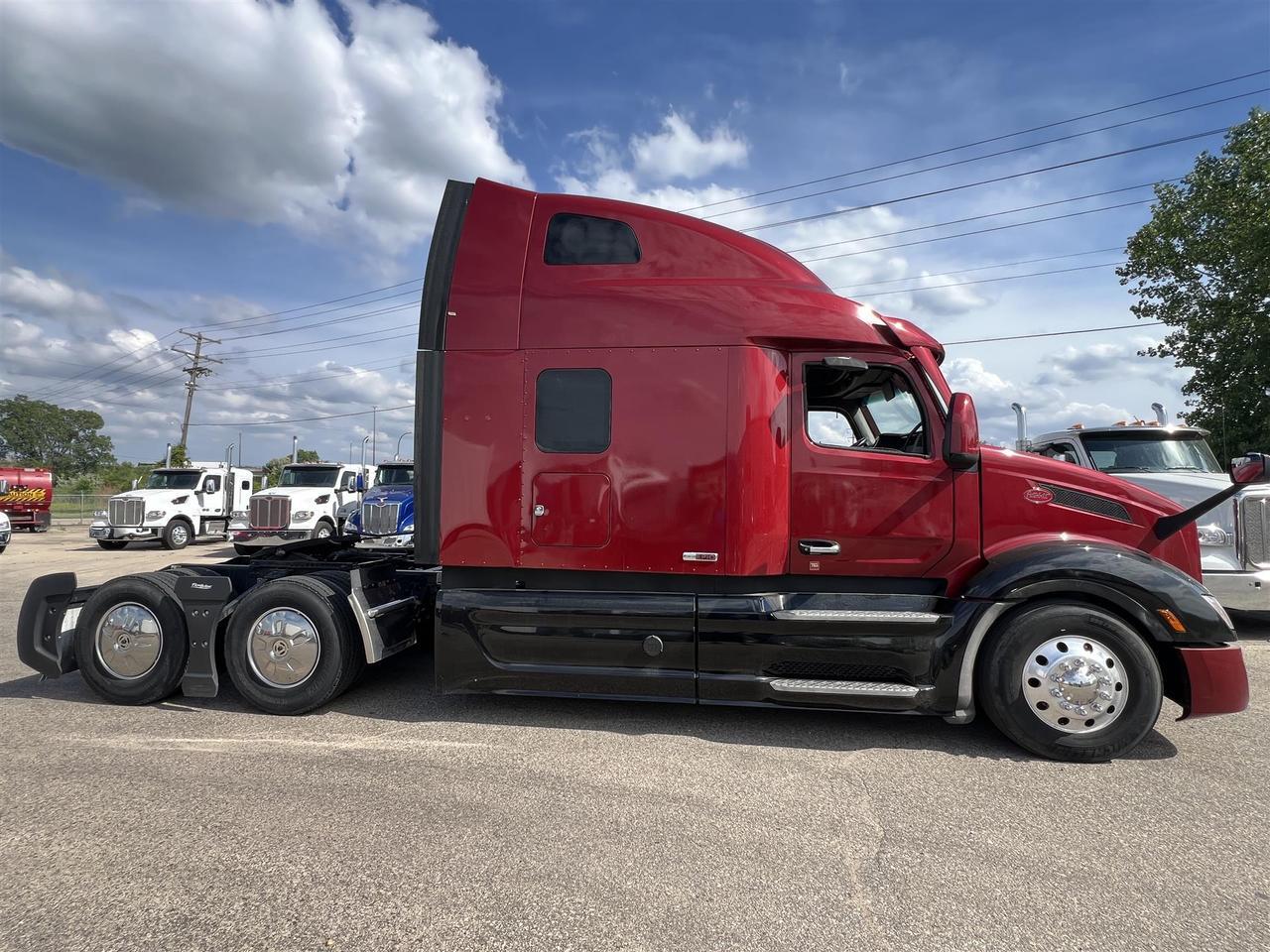 2023 Peterbilt 579 in South St. Paul, MN — photo 4