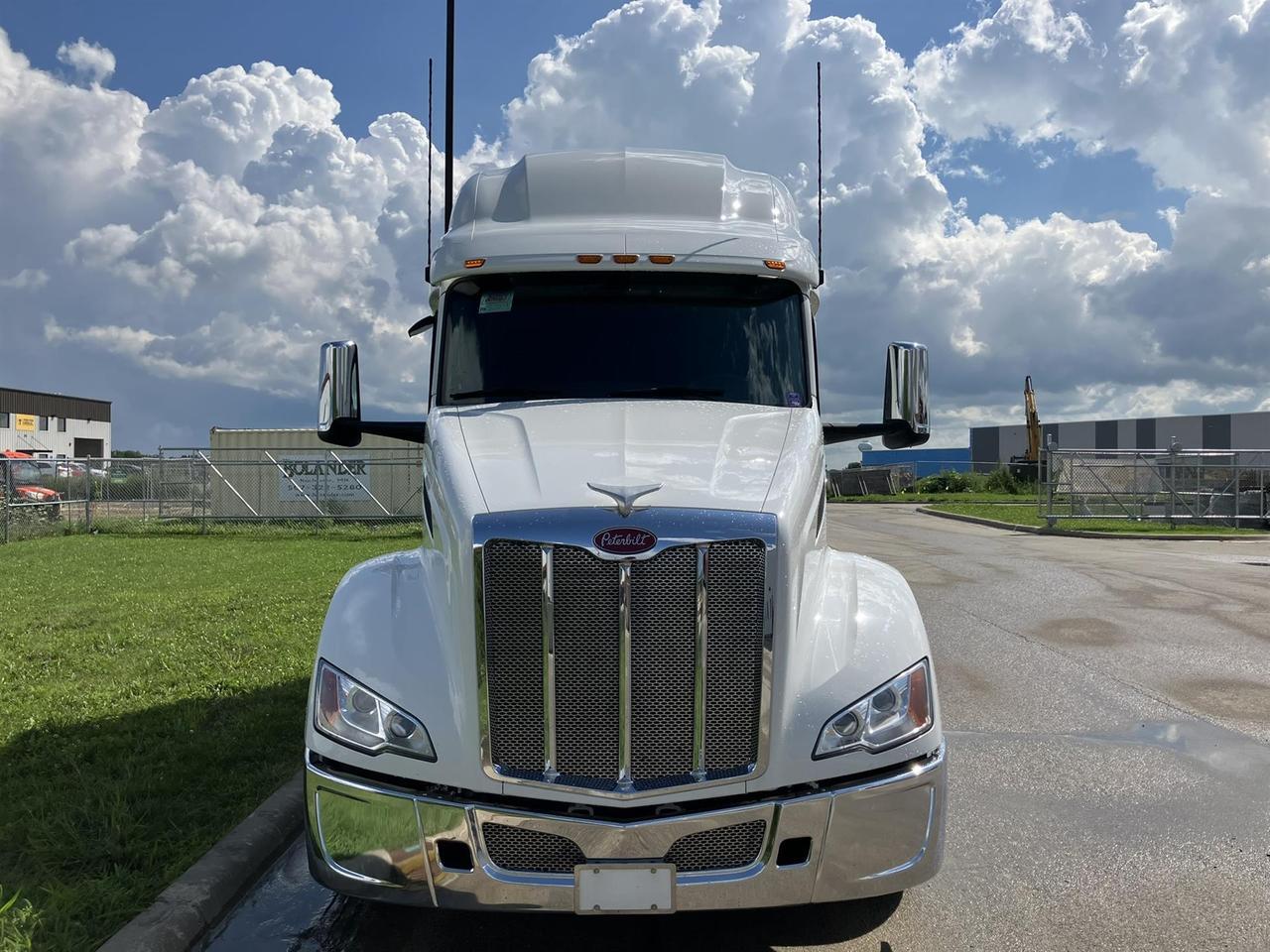2023 Peterbilt 579 80&quot; Double Bunk Ultraloft Rochester MN