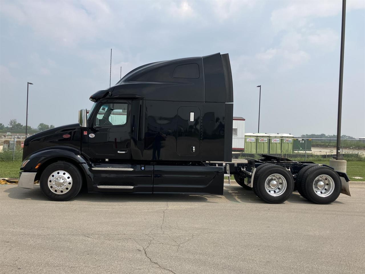 2023 Peterbilt 579 80&quot; Double Bunk Ultraloft Rochester MN