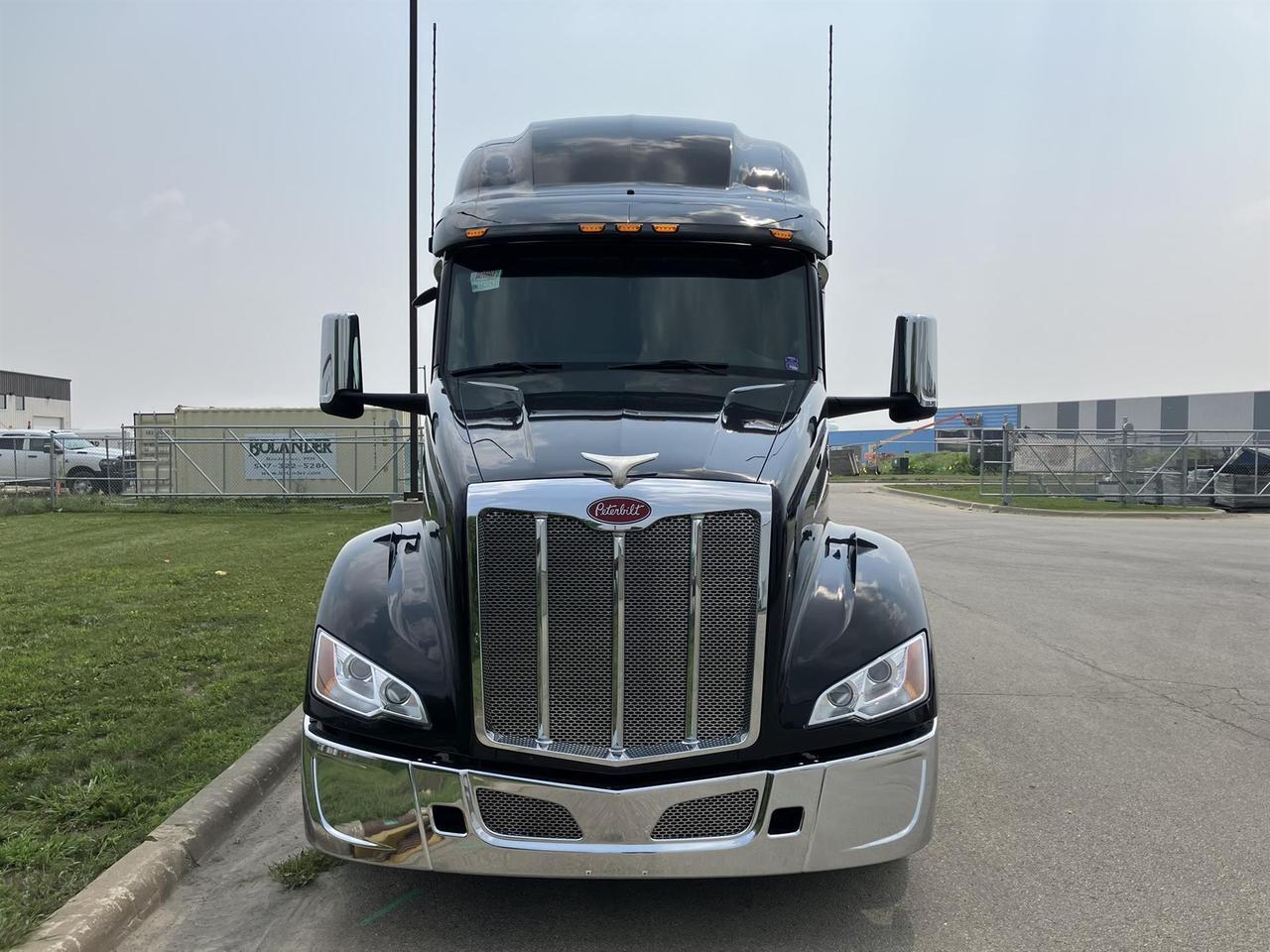 2023 Peterbilt 579 80&quot; Double Bunk Ultraloft Rochester MN