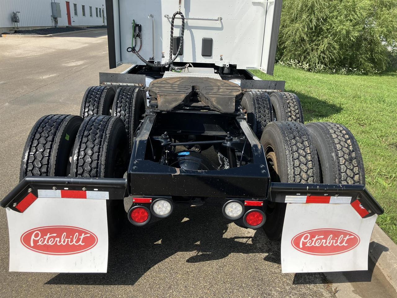 2023 Peterbilt 579 80" Double Bunk Ultraloft South St. Paul MN