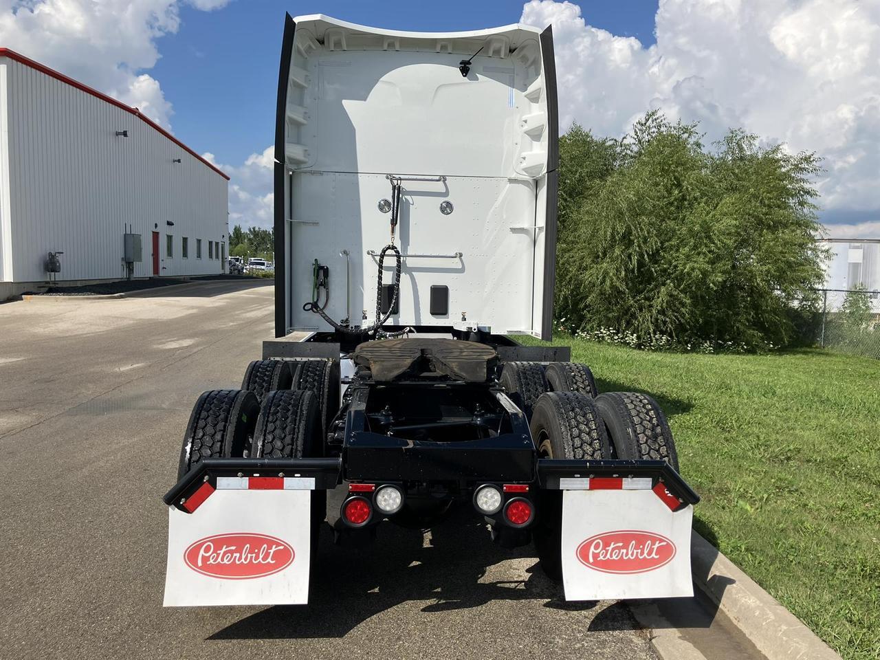 2023 Peterbilt 579 80" Double Bunk Ultraloft South St. Paul MN