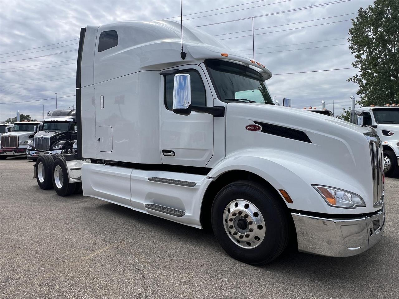 2023 Peterbilt 579 80" Ultraloft Rochester MN
