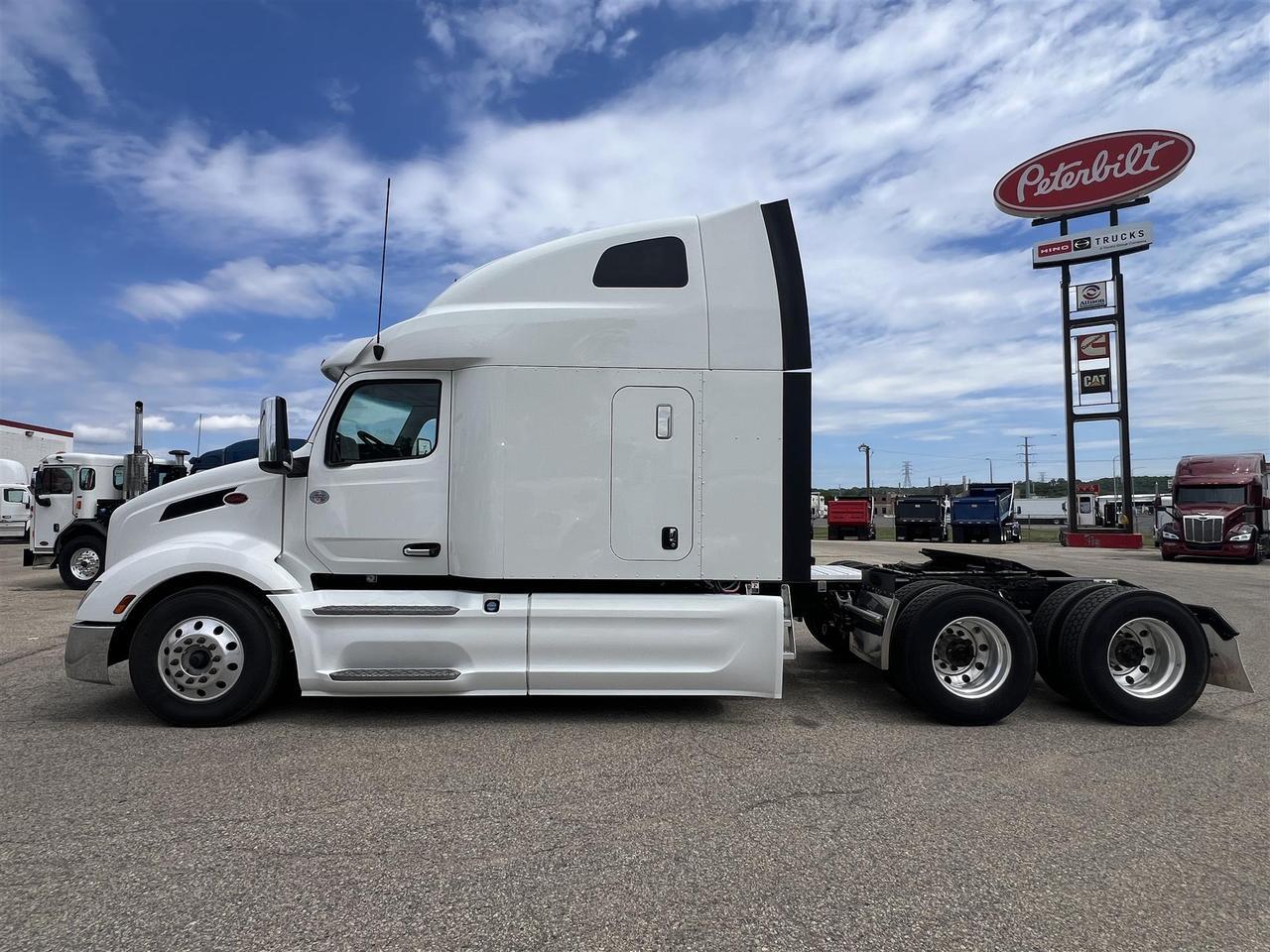 2023 Peterbilt 579 80" Ultraloft Rochester MN