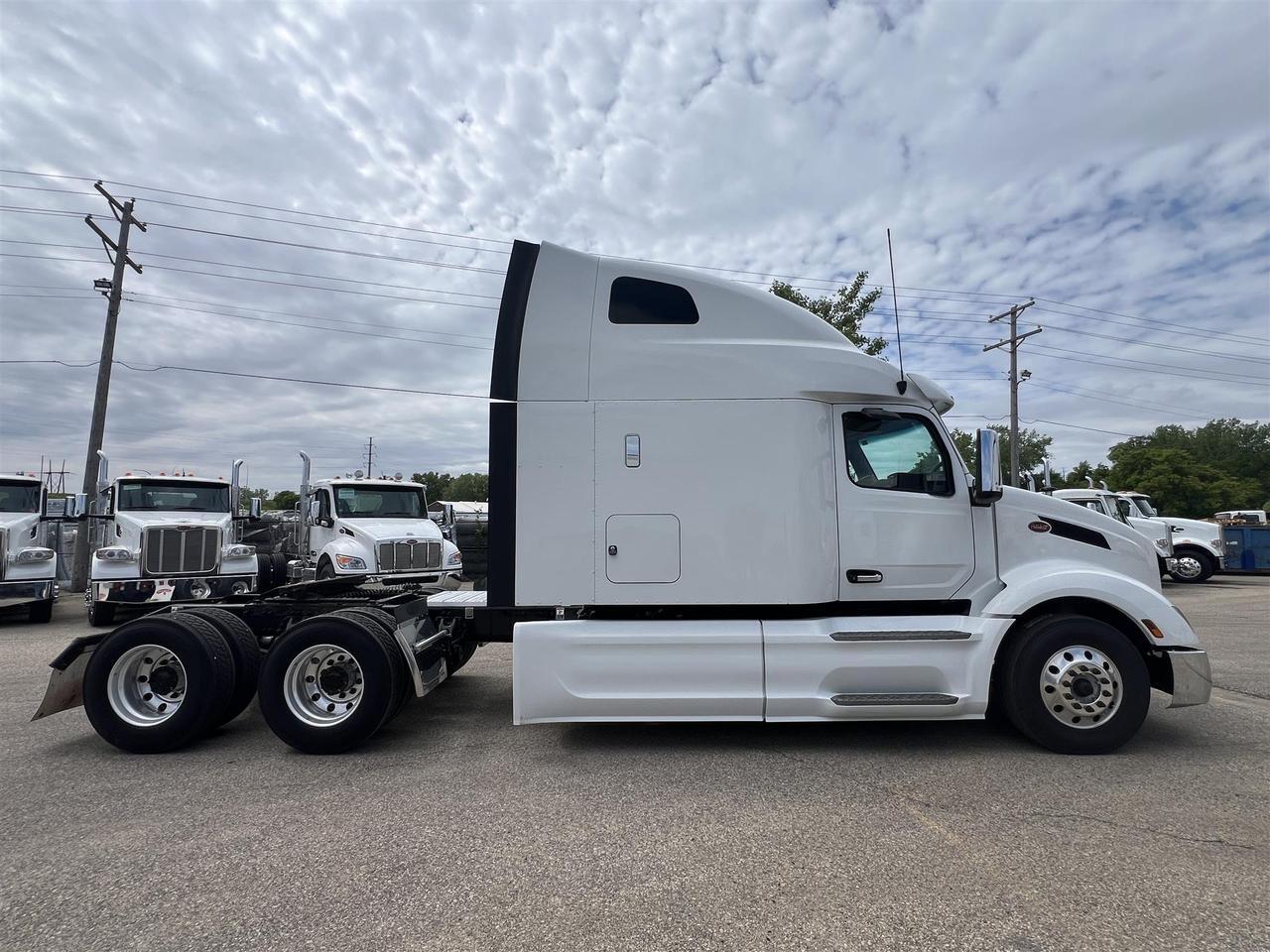 2023 Peterbilt 579 80" Ultraloft Rochester MN