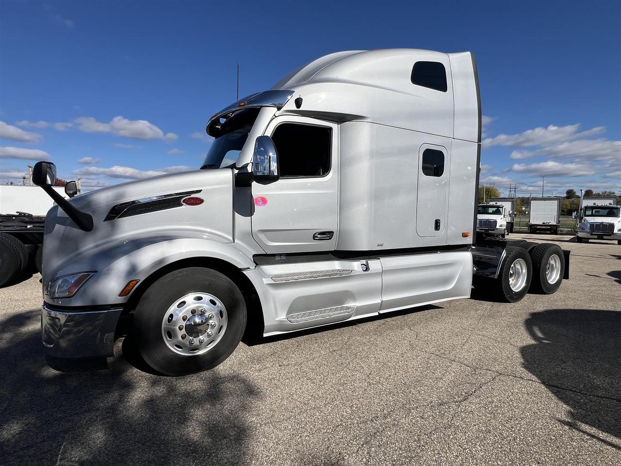 2023 Peterbilt 579 80&quot; Ultraloft Rochester MN