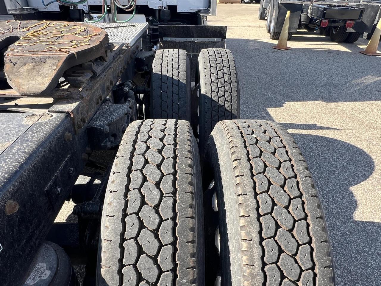 2023 Peterbilt 579 80&quot; Ultraloft Rochester MN