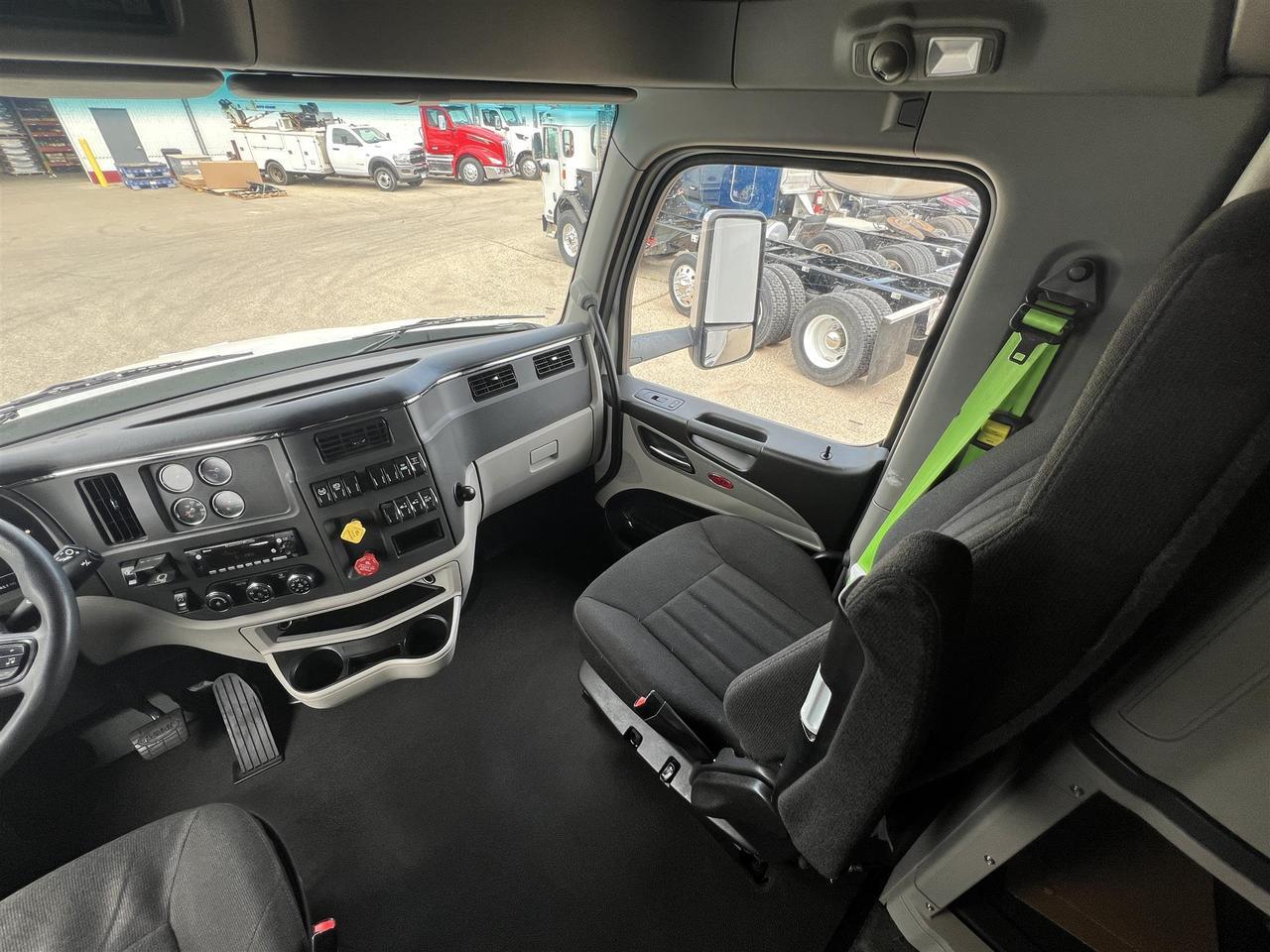 2023 Peterbilt 579 80" Ultraloft South St. Paul MN