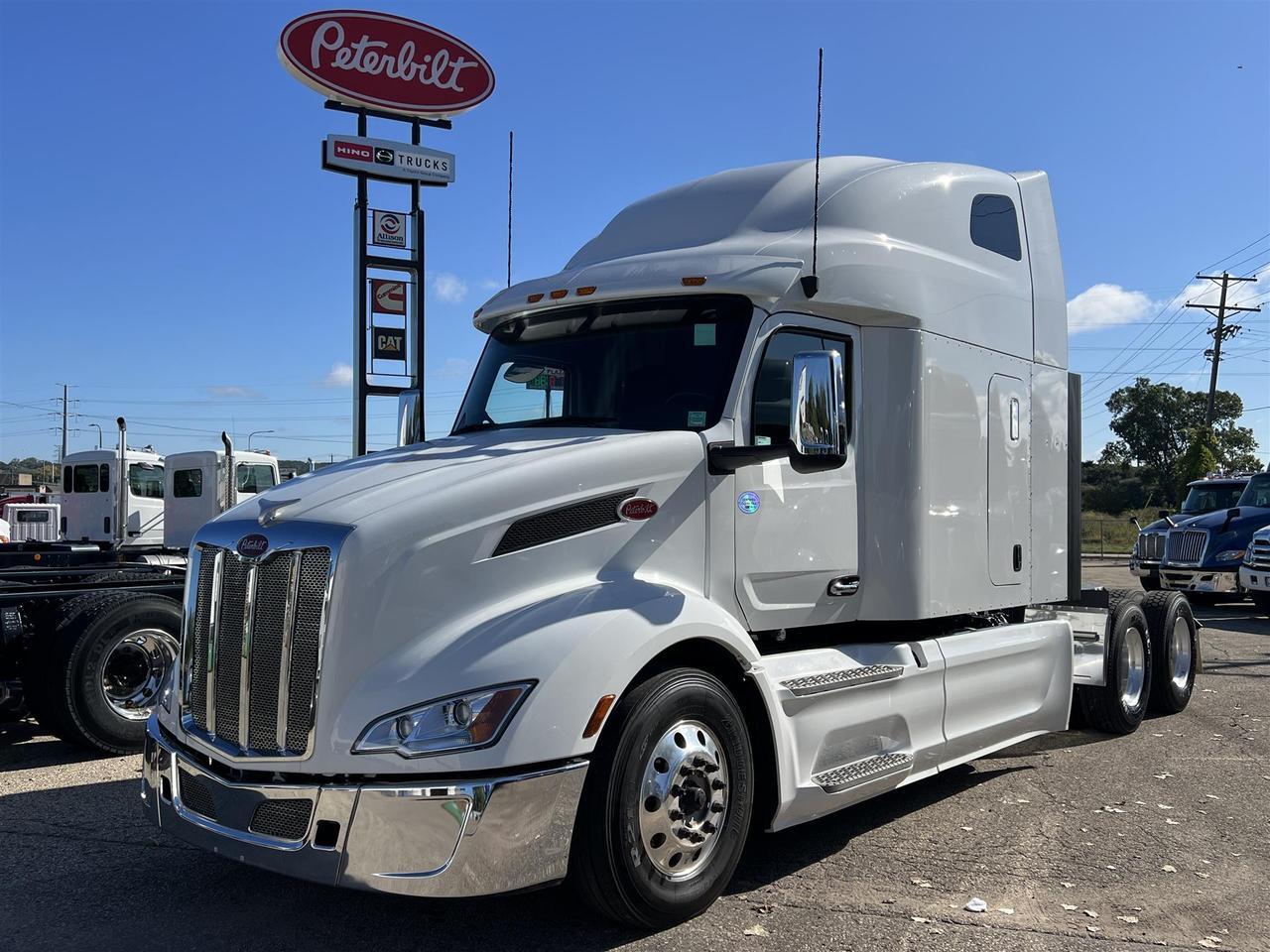 2023 Peterbilt 579 80&quot; Ultraloft South St. Paul MN