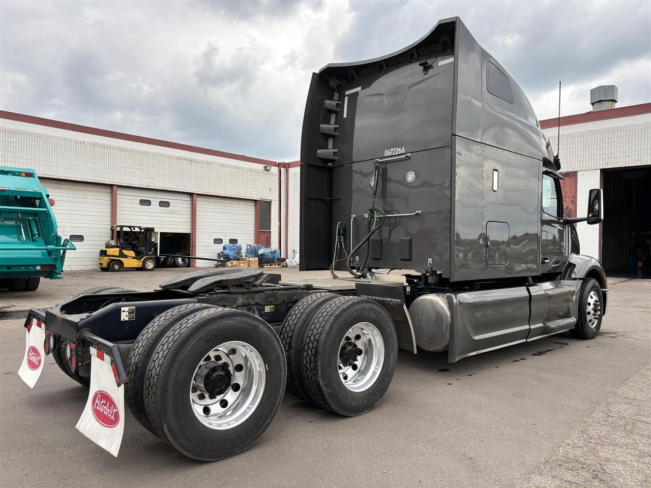 2023 Peterbilt 579 Ultraloft Eau Claire WI