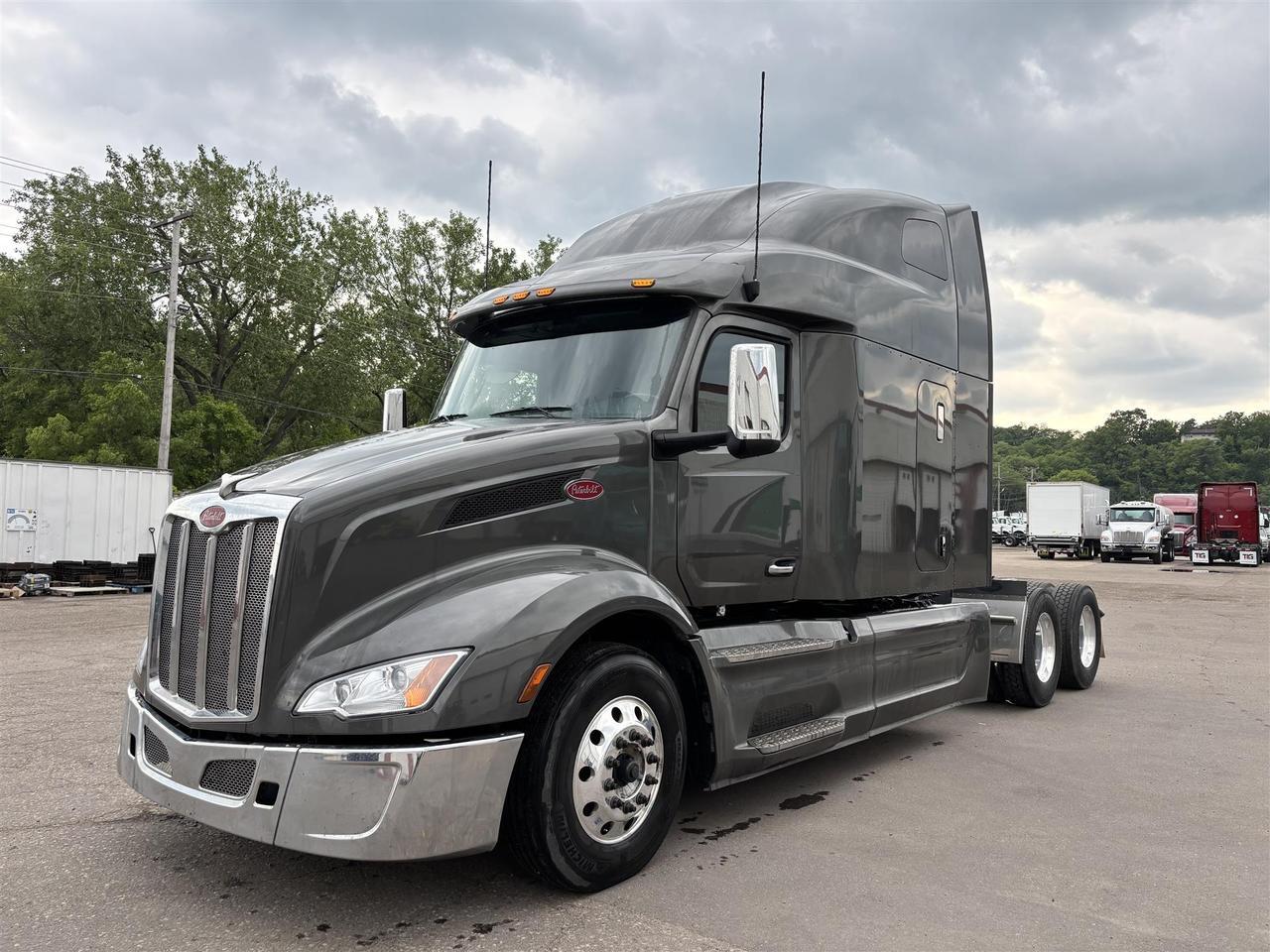 2023 Peterbilt 579 Ultraloft Eau Claire WI