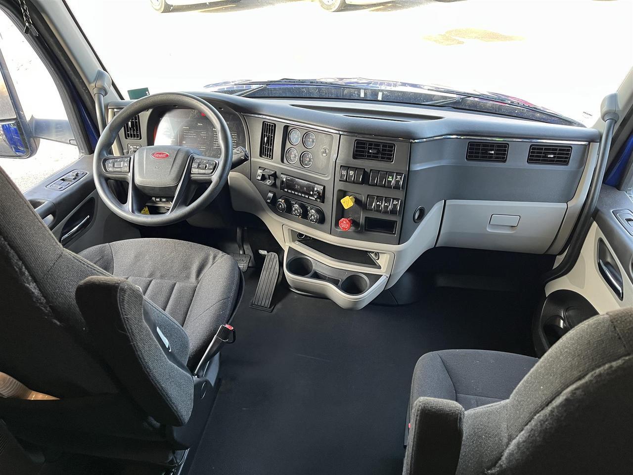 2023 Peterbilt 579 Ultraloft Rochester MN