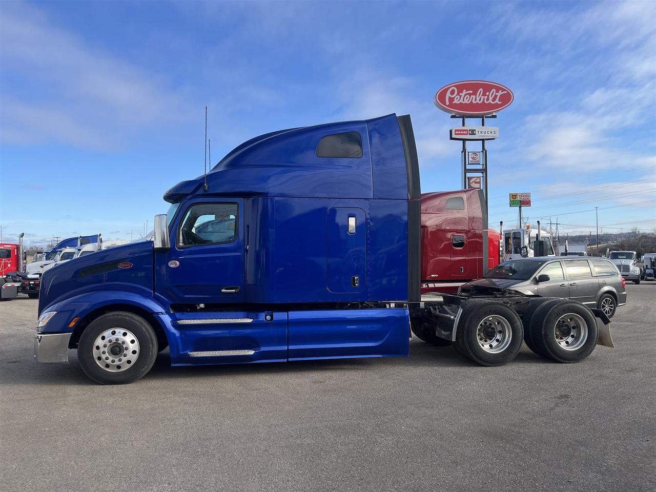2023 Peterbilt 579 Ultraloft Rochester MN