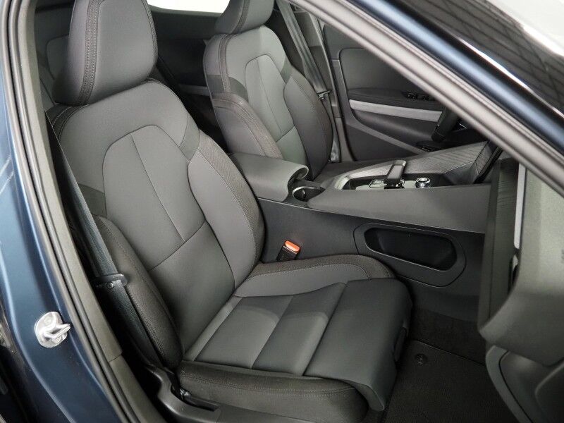 2023 Polestar 2 Long Range Dual Motor Plus AWD *PILOT PACKAGE, NAVIGATION, ADAPTIVE CRUISE, SAEFTY ALERTS, 360 VIEW CAMERAS, PANORAMA MOONROOF, HEATED SEATS/STEERING, HARMAN/KARDON, WIRELESS CHARGING