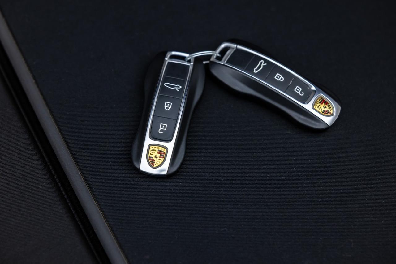 2023 Porsche 911 Carrera 4 GTS 7spd Manual 1-Owner Only 5k Miles Scottsdale AZ