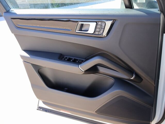 2023 Porsche Cayenne  Oshkosh WI