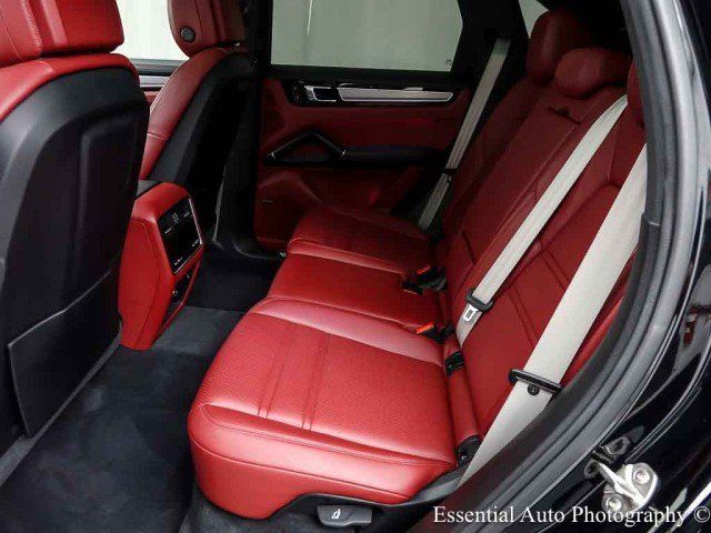 2023 Porsche Cayenne Willowbrook IL