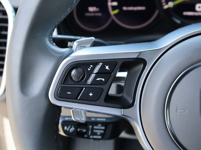 2023 Porsche Cayenne E-Hybrid  Oshkosh WI