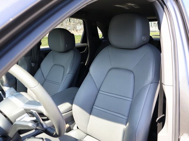 2023 Porsche Cayenne E-Hybrid  Oshkosh WI