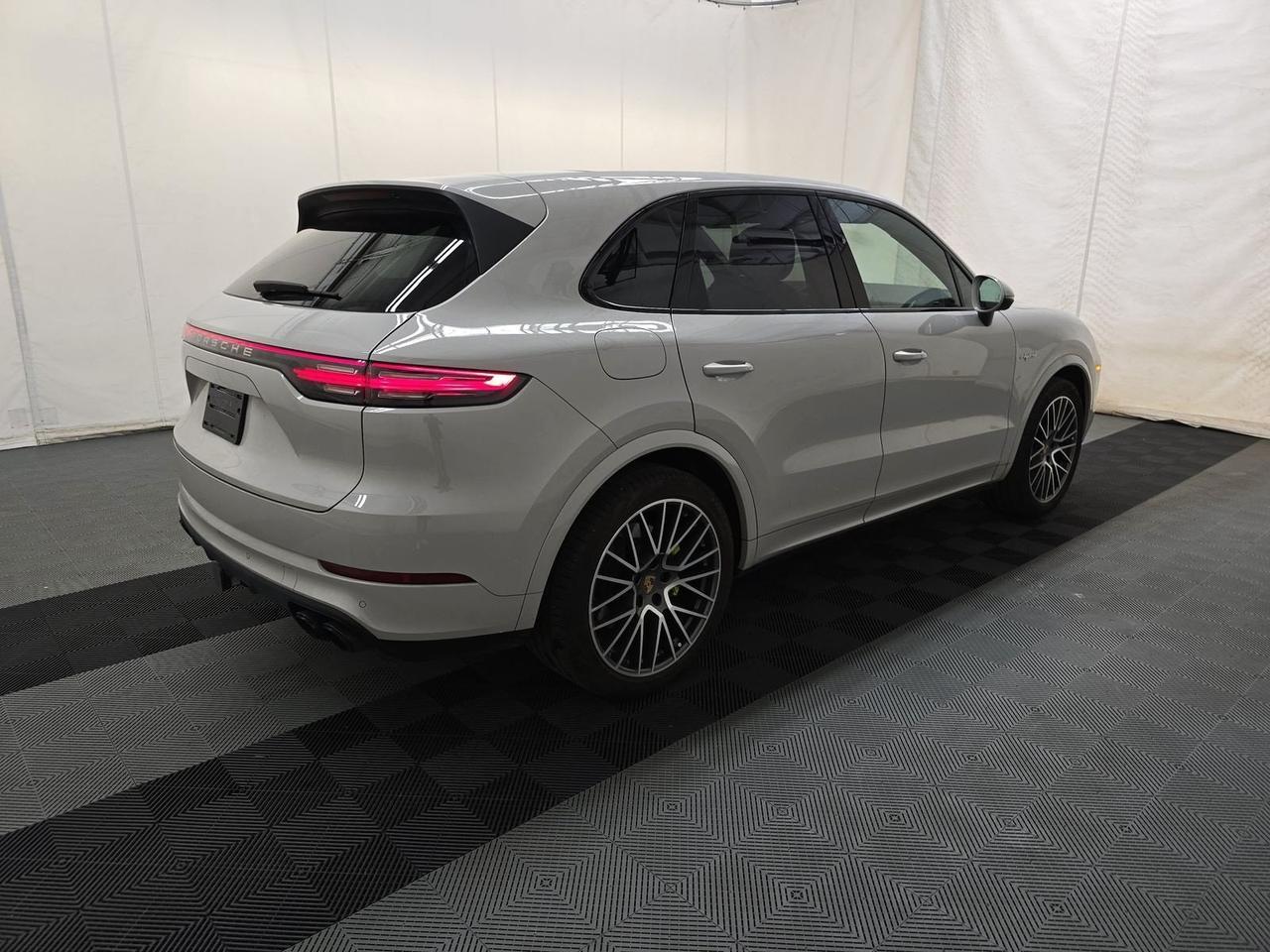 2023 Porsche Cayenne E-Hybrid Adaptive Suspension Ventilated Seats Portland OR
