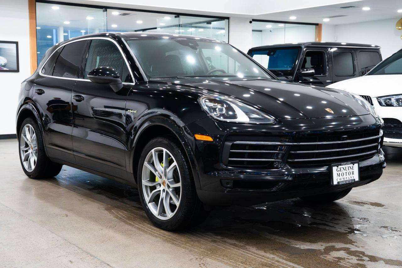 2023 Porsche Cayenne E-Hybrid Base