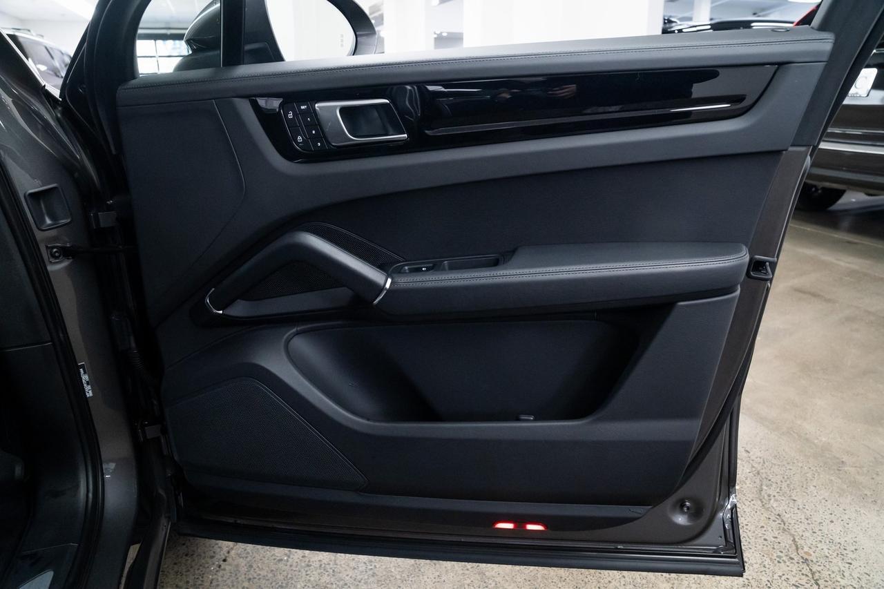 2023 Porsche Cayenne Heated Seats Premium Package Portland OR
