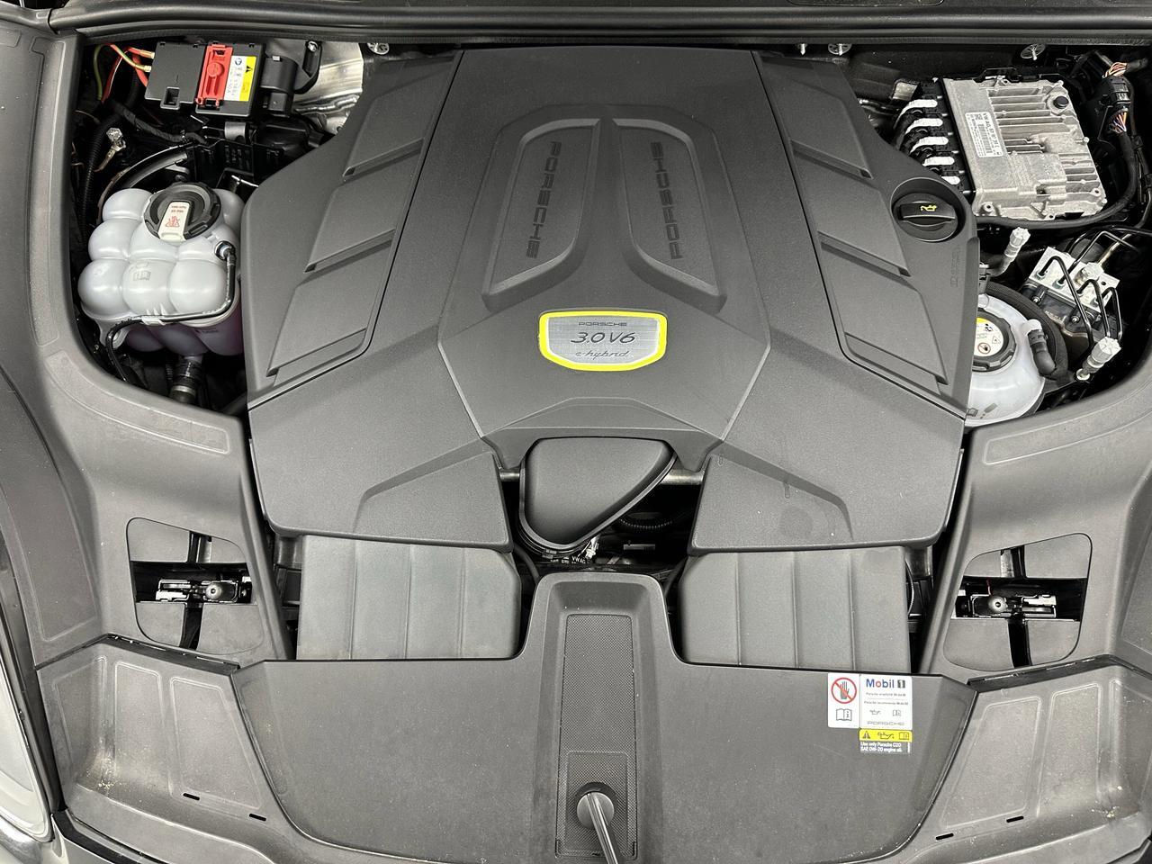 2023 Porsche Cayenne Platinum Edition E-Hybrid Newark DE