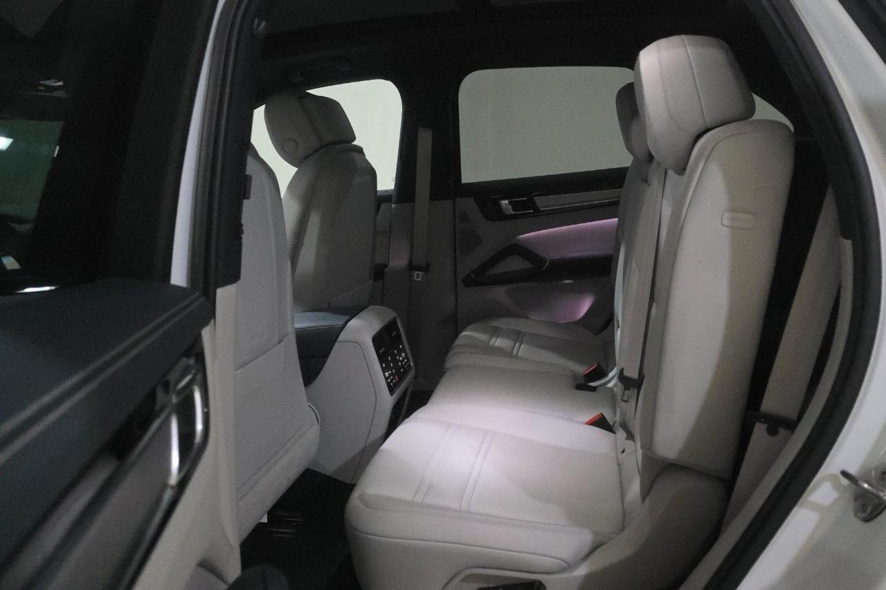 2023 Porsche Cayenne Platinum Edition InnoDrive Premium Package Plus Portland OR