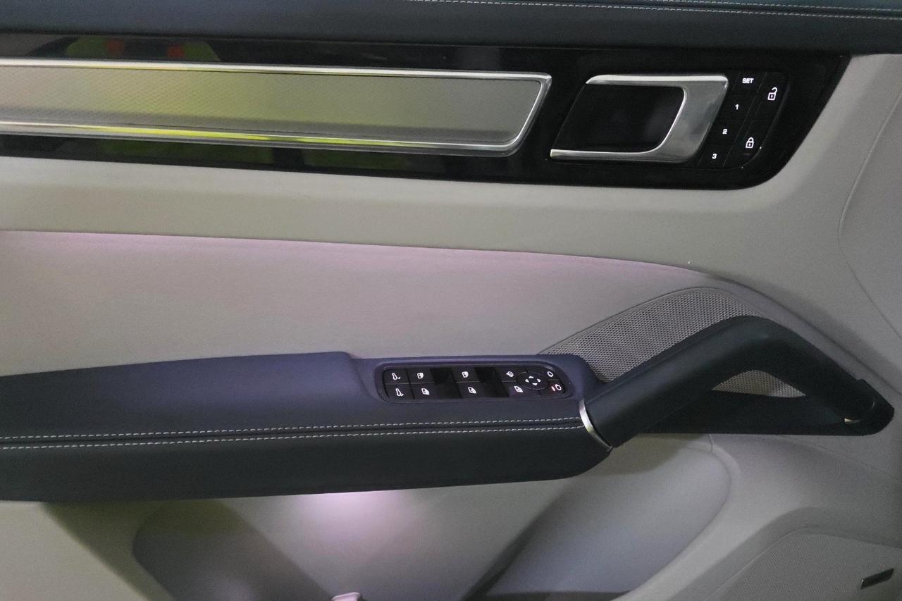 2023 Porsche Cayenne Platinum Edition InnoDrive Premium Package Plus Portland OR