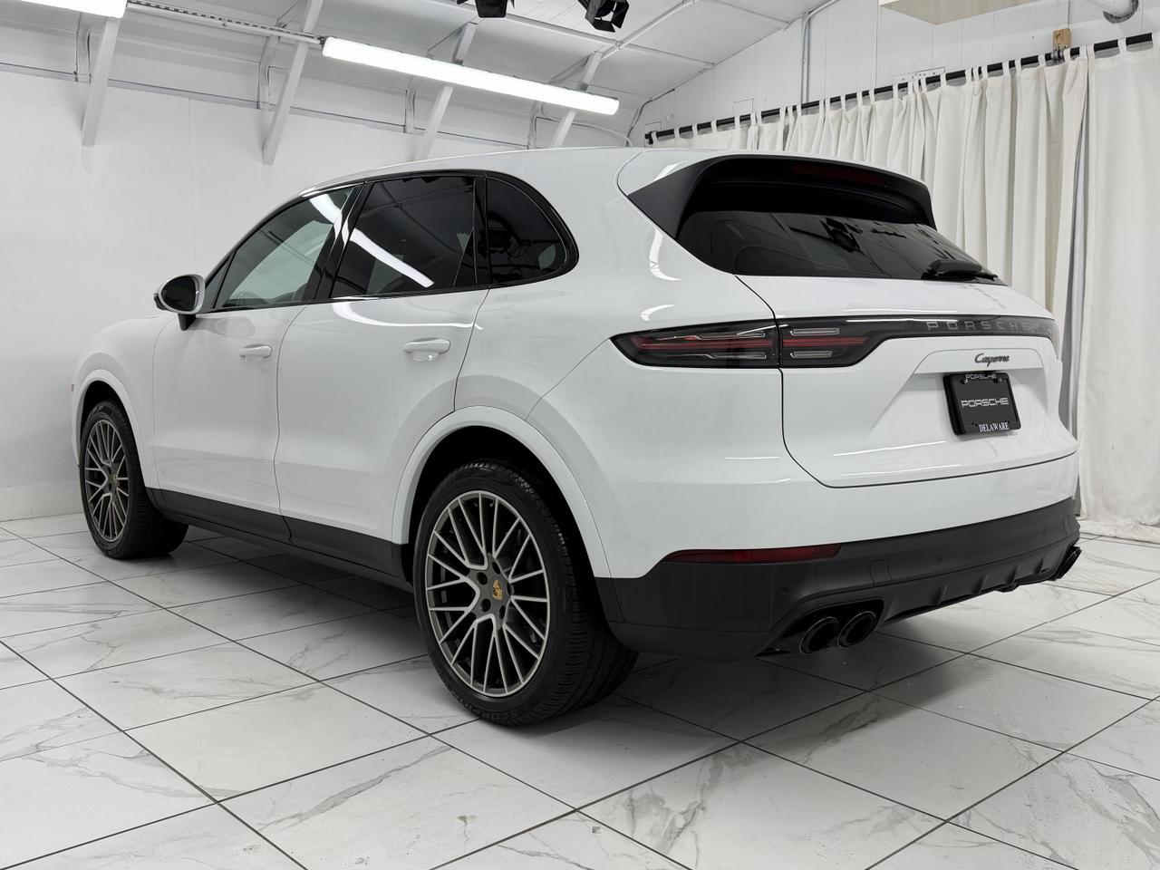 2023 Porsche Cayenne Platinum Edition photo 3