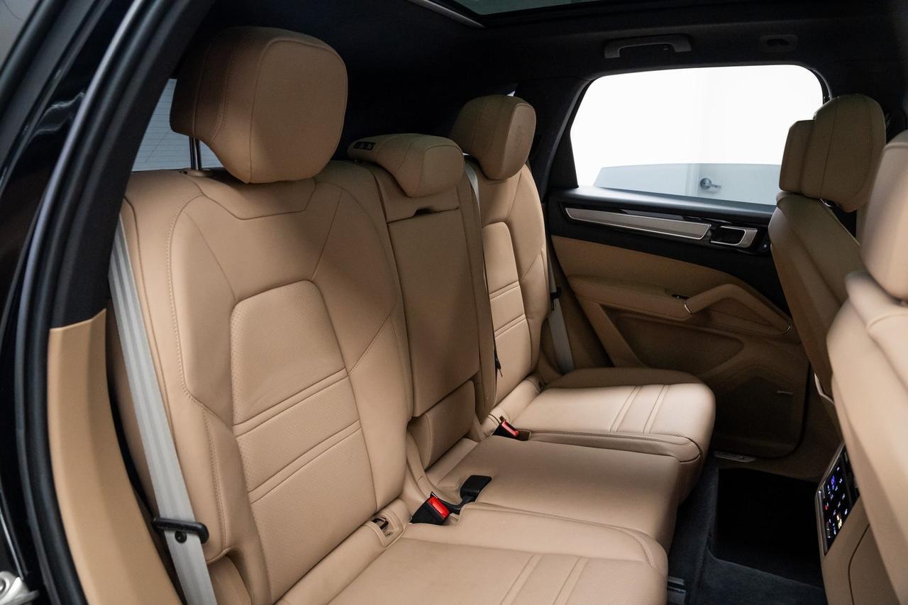2023 Porsche Cayenne Platinum Edition Night Vision Adaptive Air Suspension Portland OR