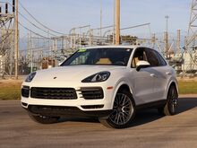 2023_Porsche_Cayenne_Platinum Edition_ Oshkosh WI