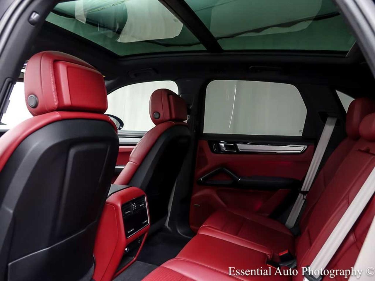 2023 Porsche Cayenne Platinum Edition Willowbrook IL