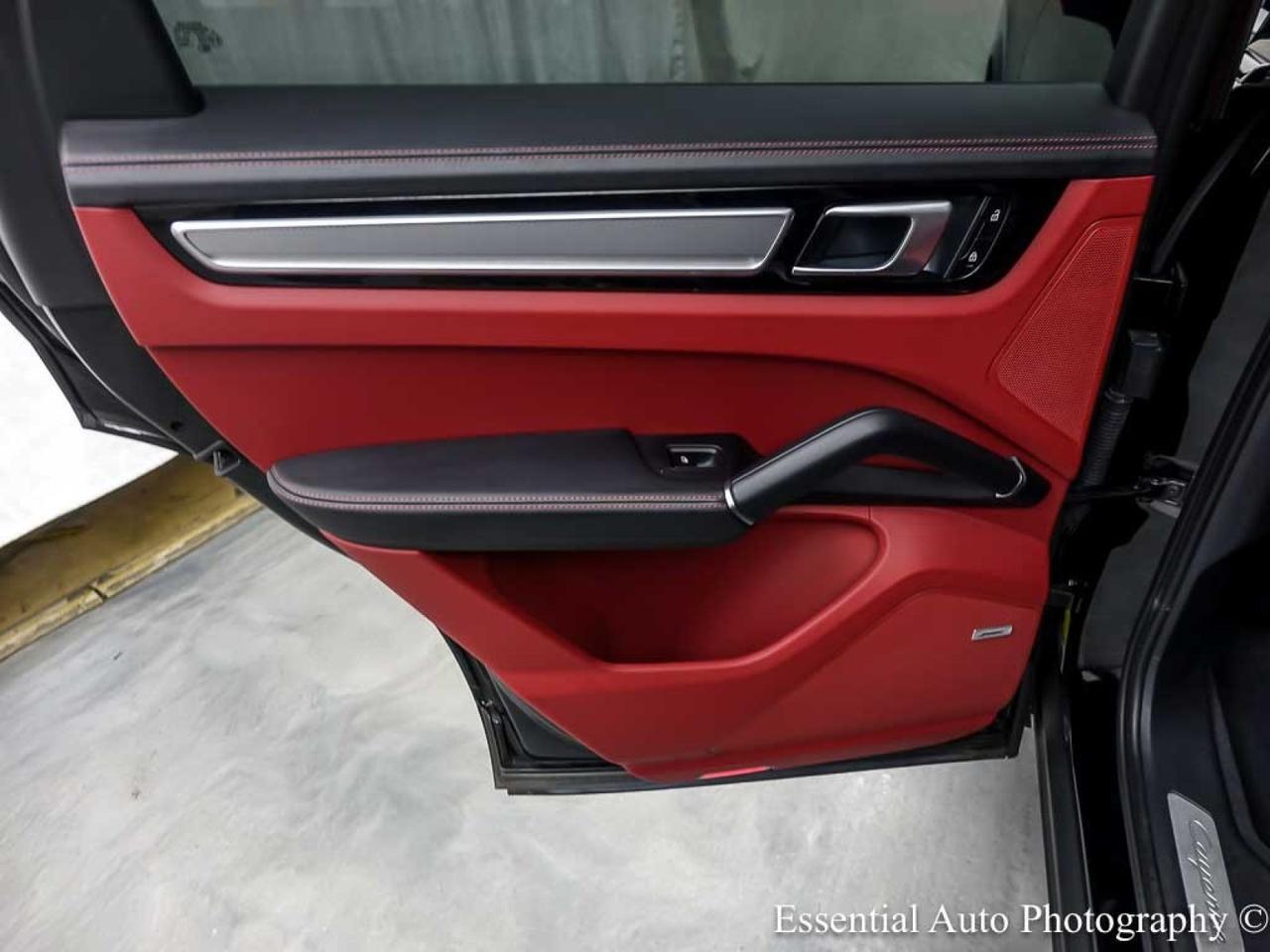 2023 Porsche Cayenne Platinum Edition Willowbrook IL