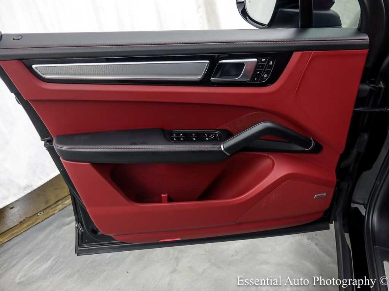 2023 Porsche Cayenne Platinum Edition Willowbrook IL