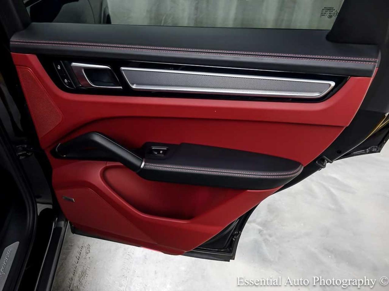 2023 Porsche Cayenne Platinum Edition Willowbrook IL