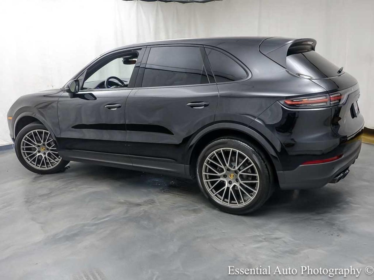 2023 Porsche Cayenne Platinum Edition Willowbrook IL
