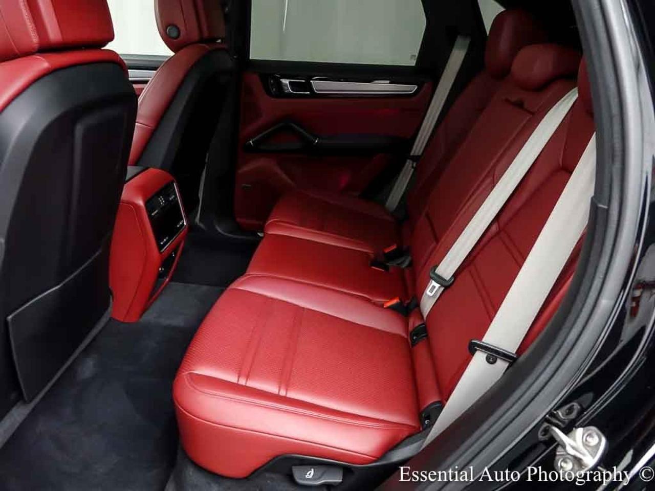 2023 Porsche Cayenne Platinum Edition Willowbrook IL