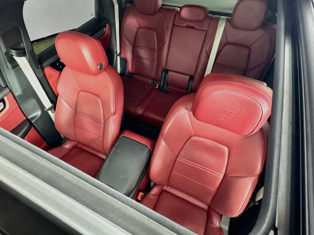 2023 Porsche Cayenne Platinum Edition Willowbrook IL