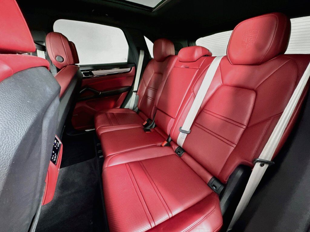 2023 Porsche Cayenne Platinum Edition Willowbrook IL