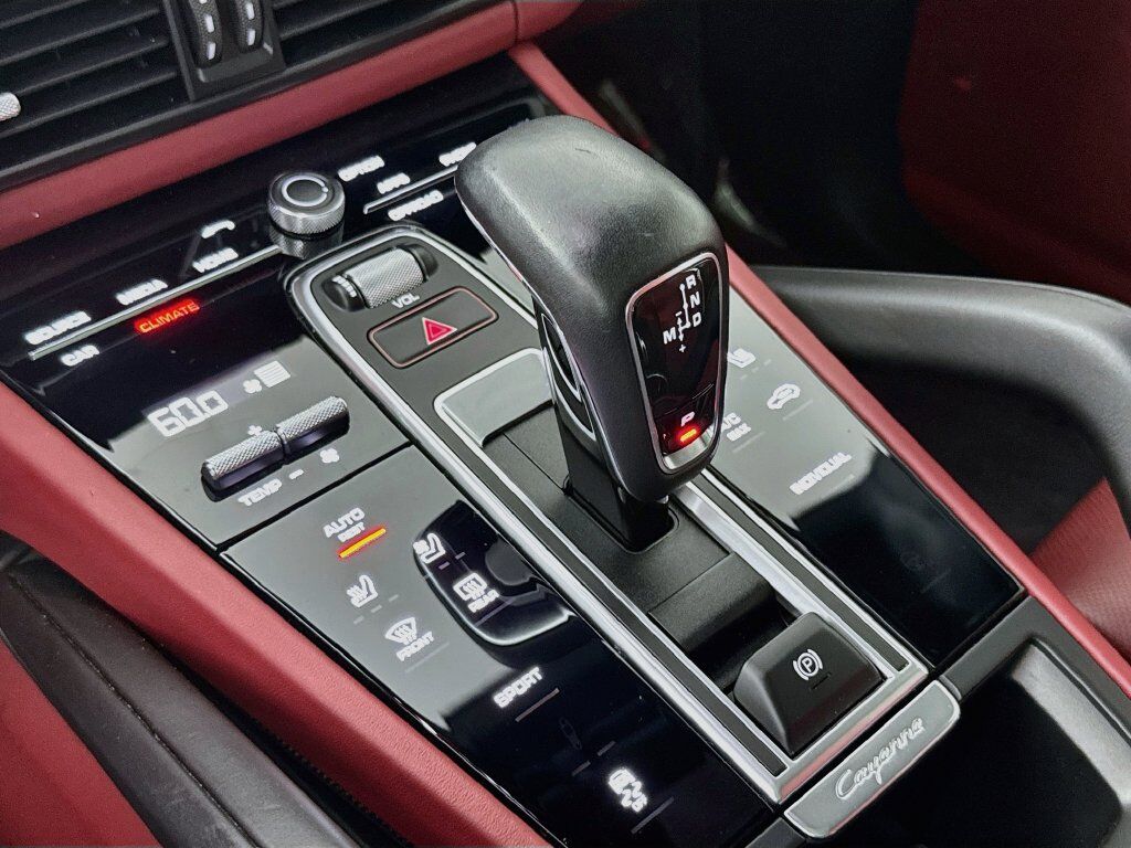 2023 Porsche Cayenne Platinum Edition Willowbrook IL