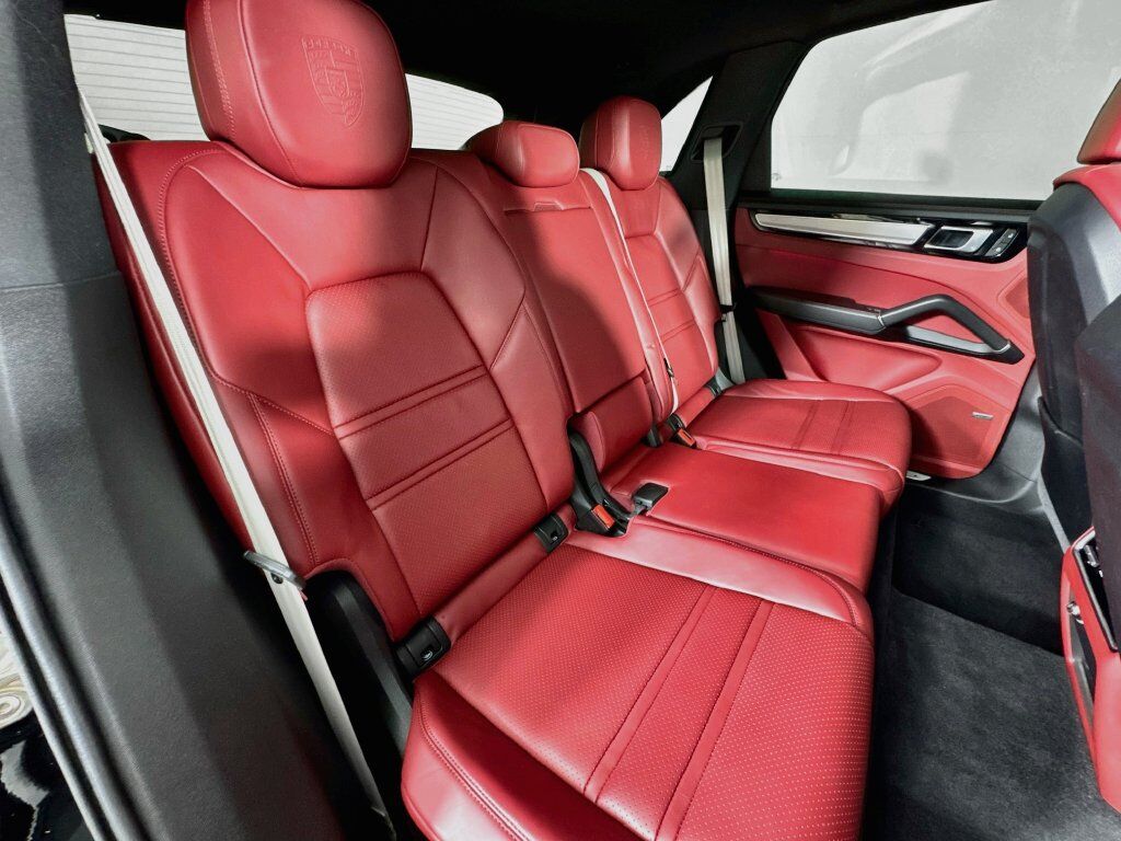 2023 Porsche Cayenne Platinum Edition Willowbrook IL