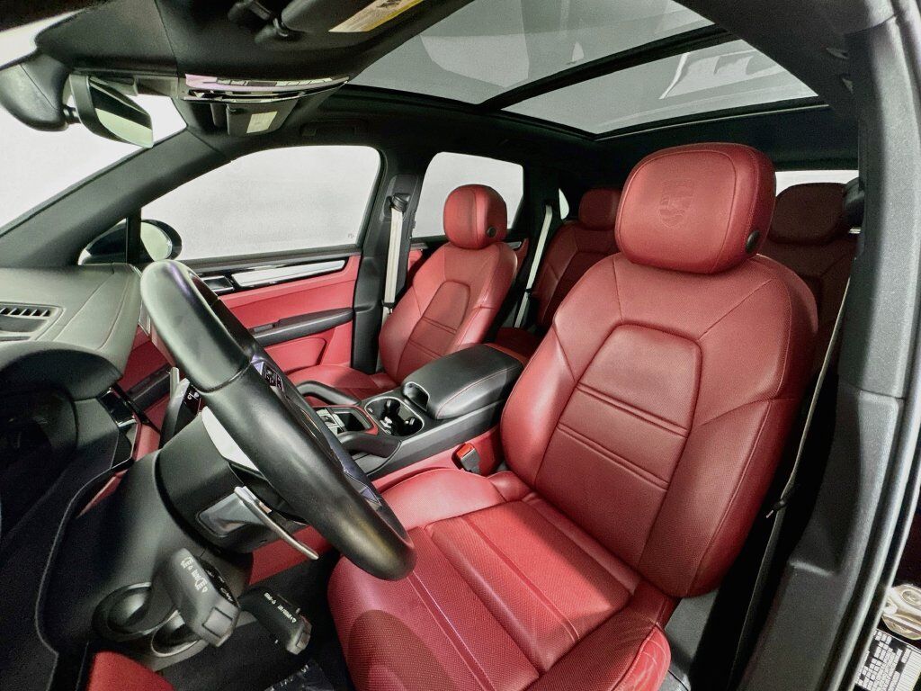 2023 Porsche Cayenne Platinum Edition Willowbrook IL