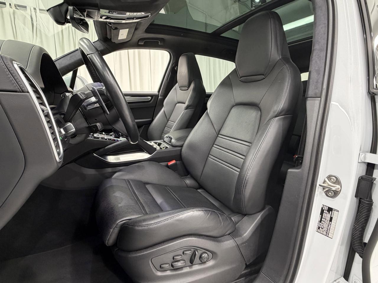 2023 Porsche Cayenne Turbo S E-Hybrid Newark DE