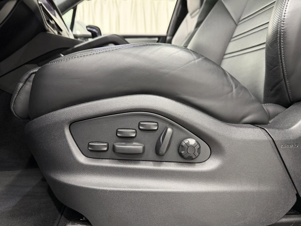 2023 Porsche Cayenne Turbo S E-Hybrid Newark DE