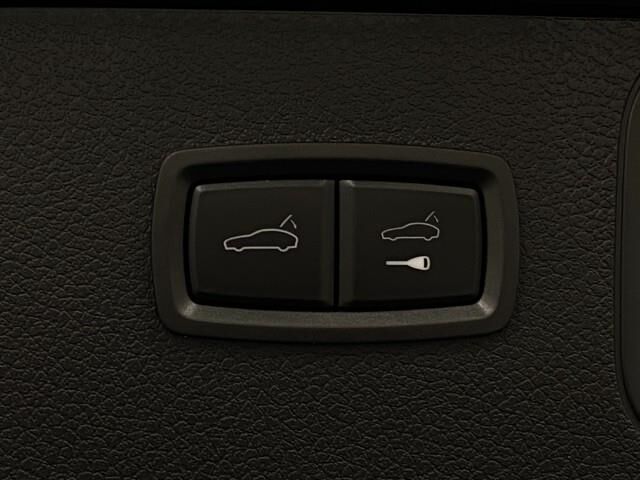 2023 Porsche Macan Appleton WI
