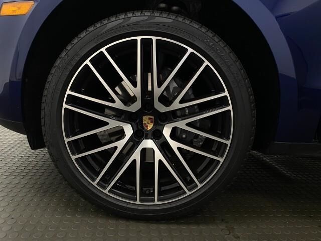 2023 Porsche Macan Appleton WI