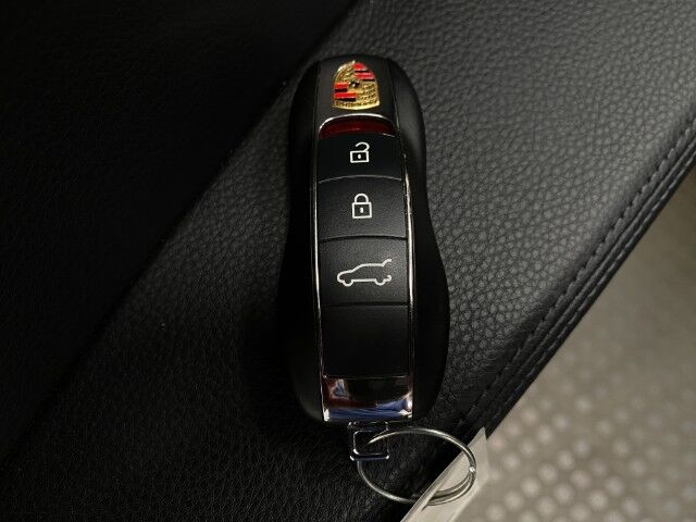 2023 Porsche Macan Appleton WI