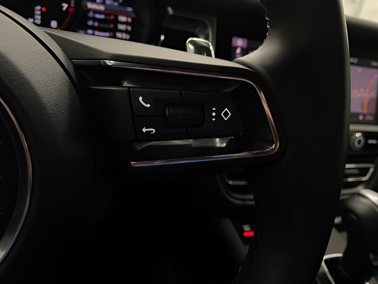 2023 Porsche Macan Appleton WI